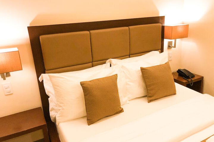 Room 12 of 77