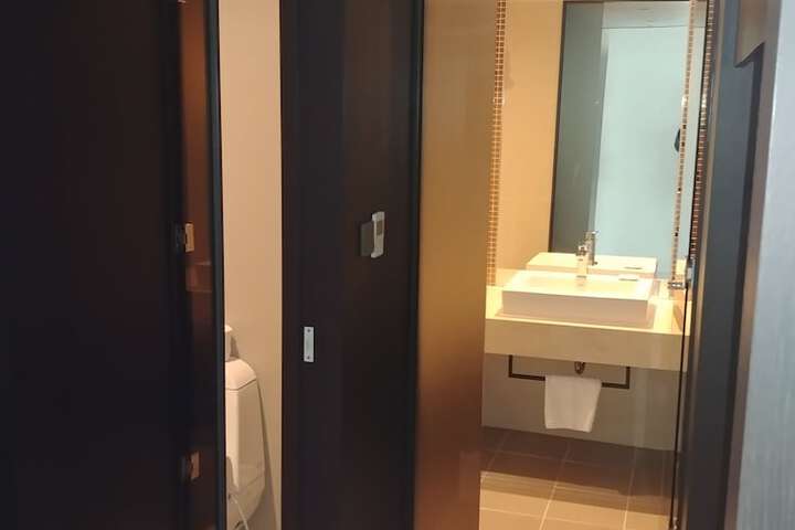Room 57 of 84