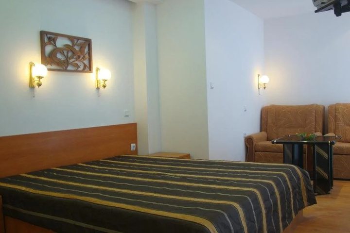 Room 10 of 36