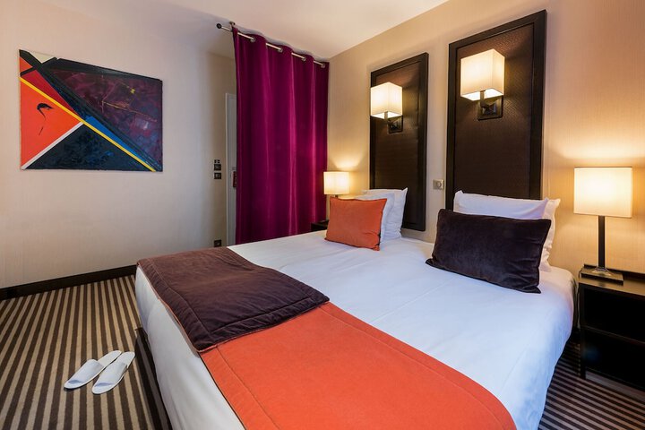Room 9 of 29