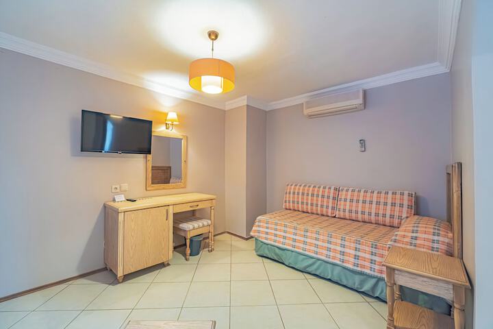 Room 25 of 204