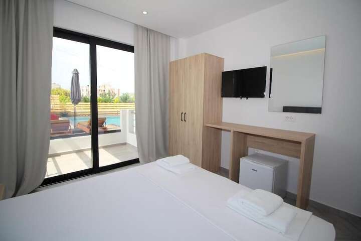 Room 8 of 96