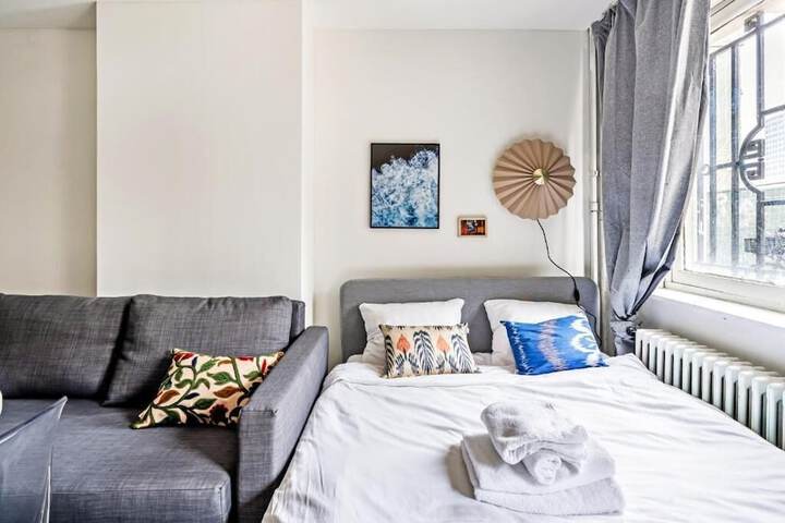 Room 4 of 33