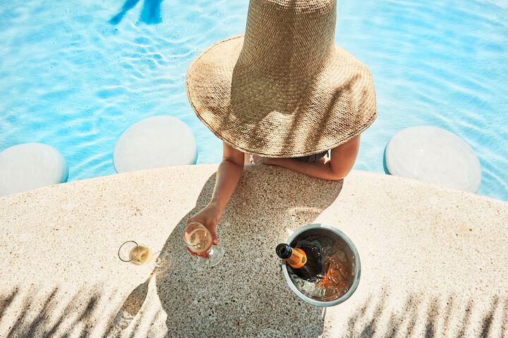 Poolside bar