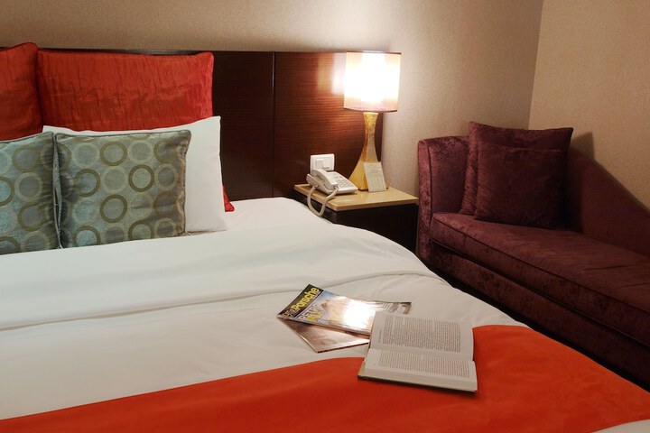 Room 5 of 37