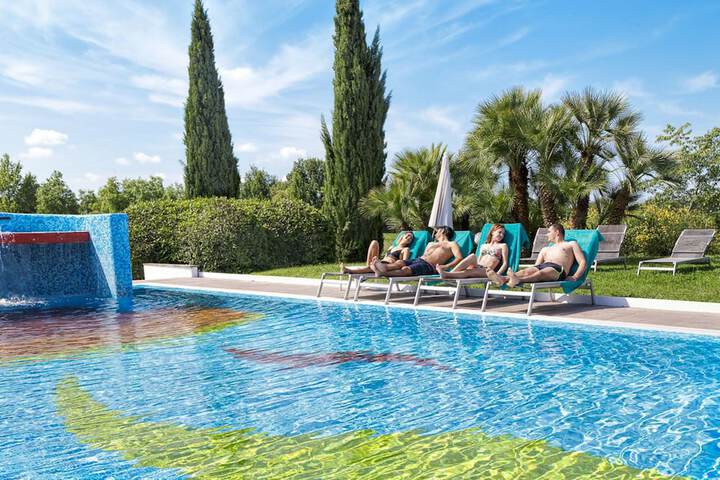 Pool 64 of 157