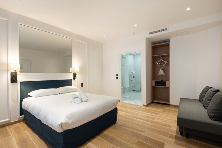 Room 12 of 70