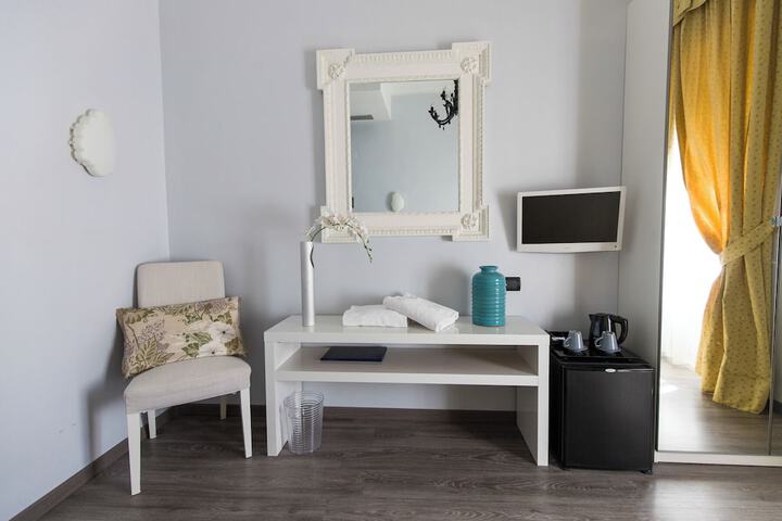Room 5 of 27