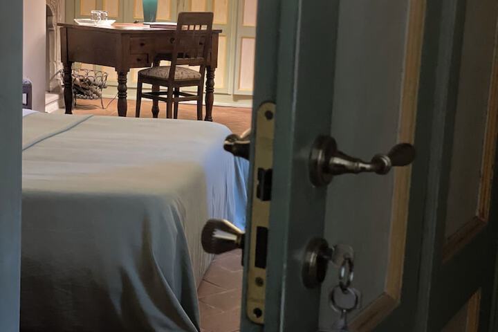 Room 16 of 60