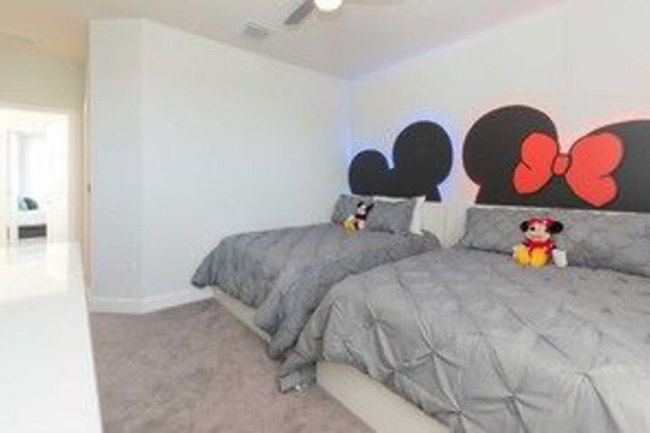 Room 17 of 28