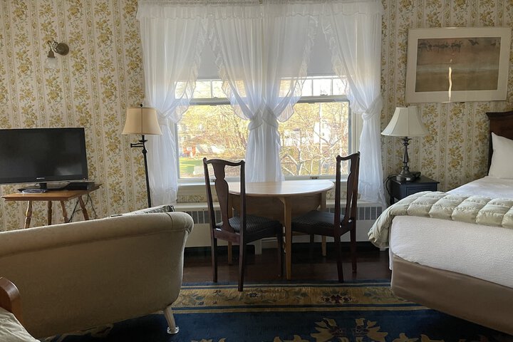 Room 44 of 100