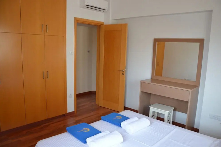 Room 3 of 16