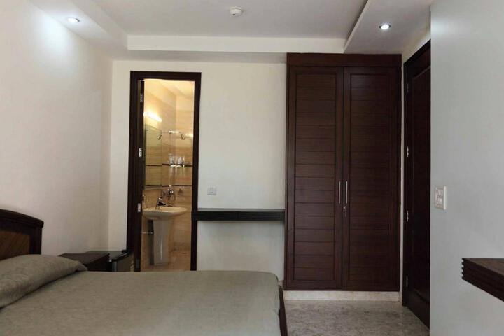 Room 2 of 10