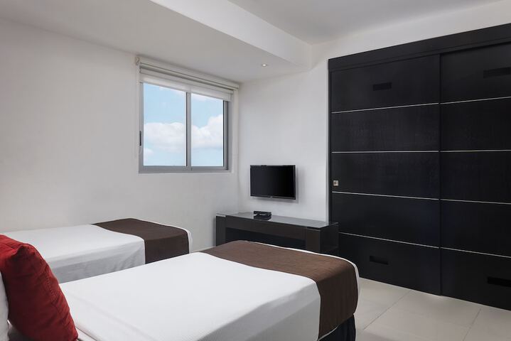 Room 8 of 84