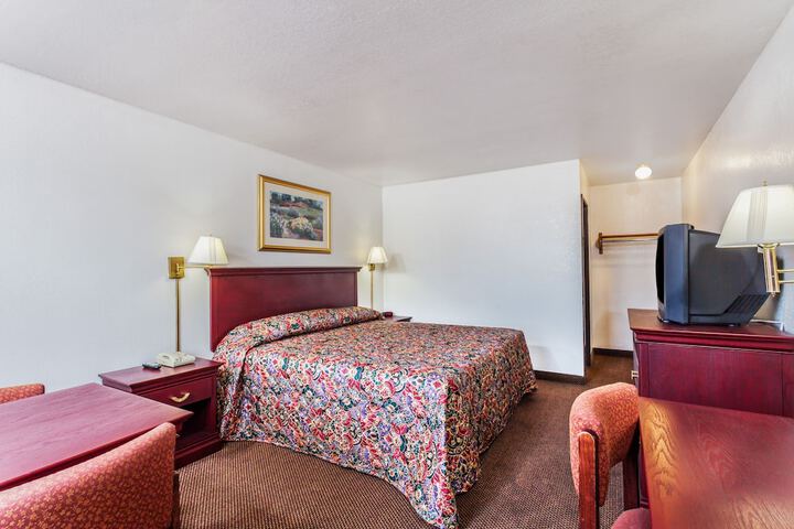 Room 11 of 32