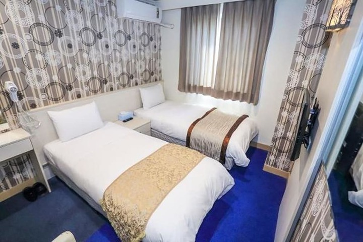 Room 4 of 4