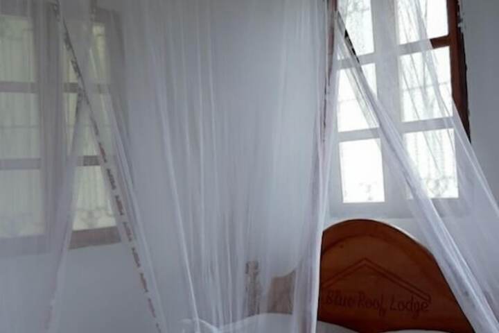 Room 9 of 25