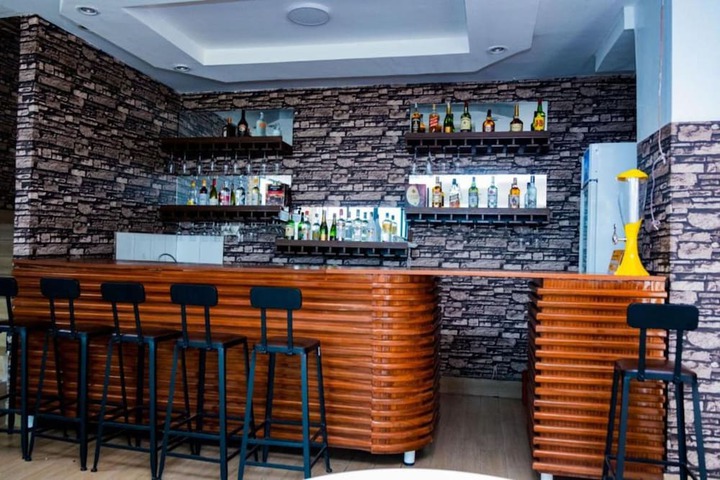 Lounge 18 of 23