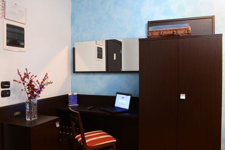 Room 33 of 68