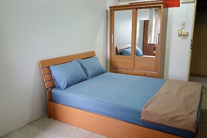 Room 3 of 8