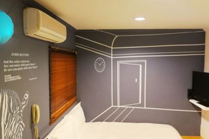 Room 35 of 107
