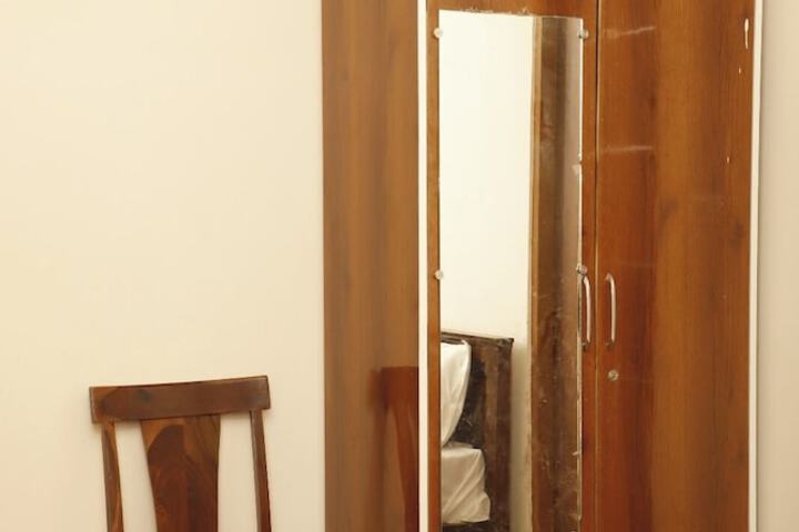Room 5 of 18