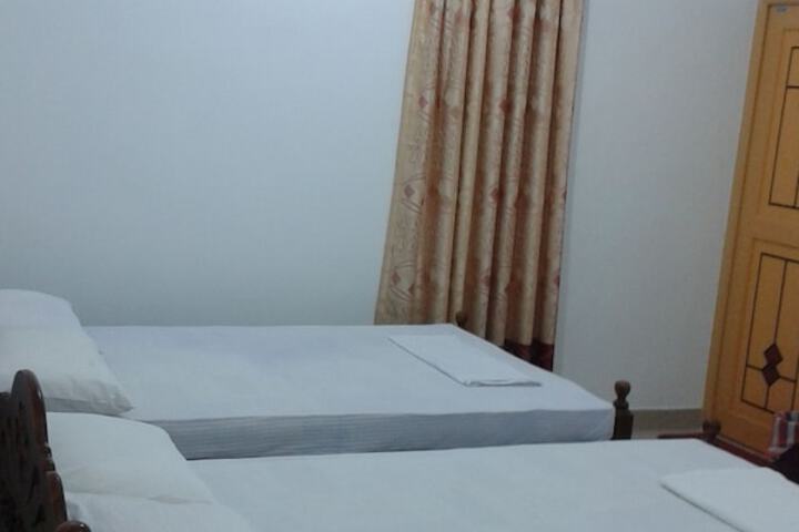 Room 8 of 75