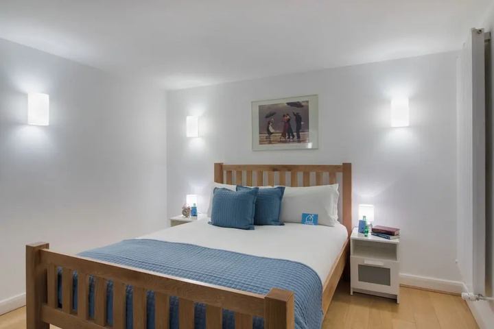 Room 3 of 16