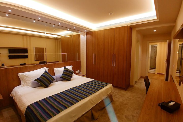 Room 16 of 97