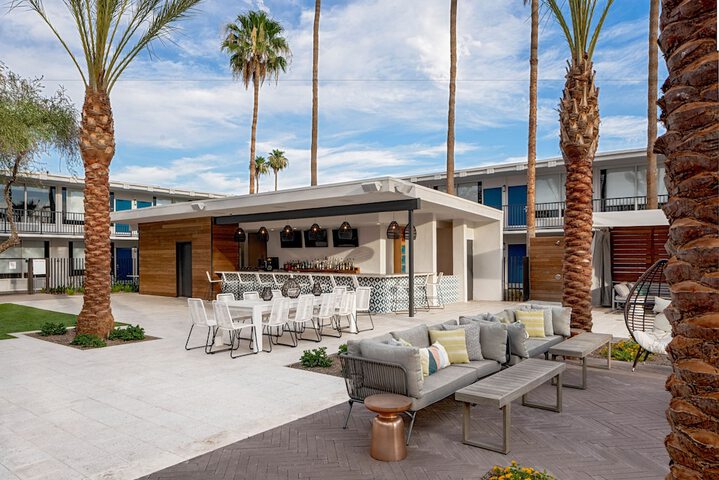 Poolside bar