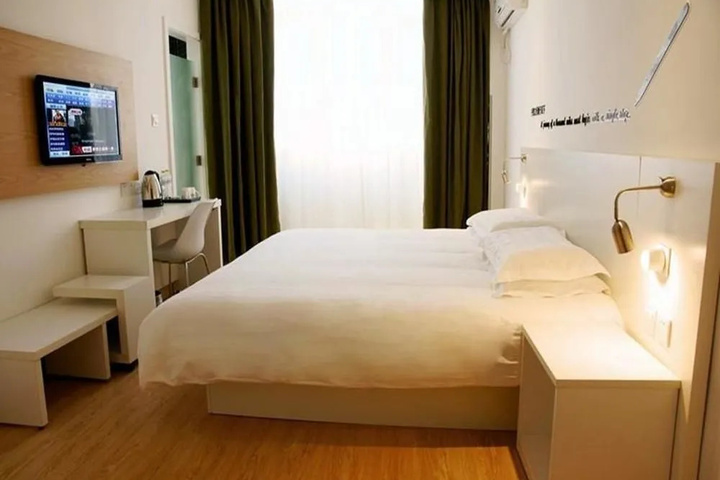 Room 4 of 14