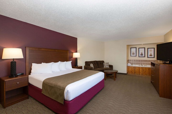 1 King Bed (5 of 16)
