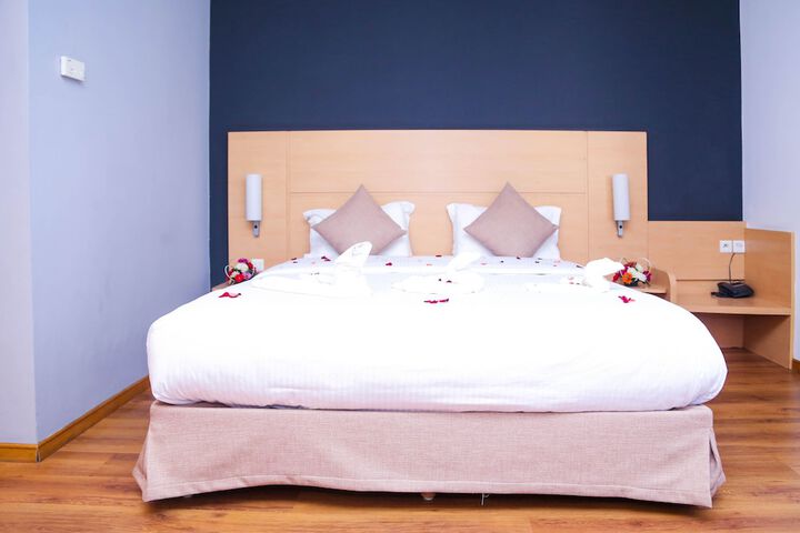 Room 32 of 147