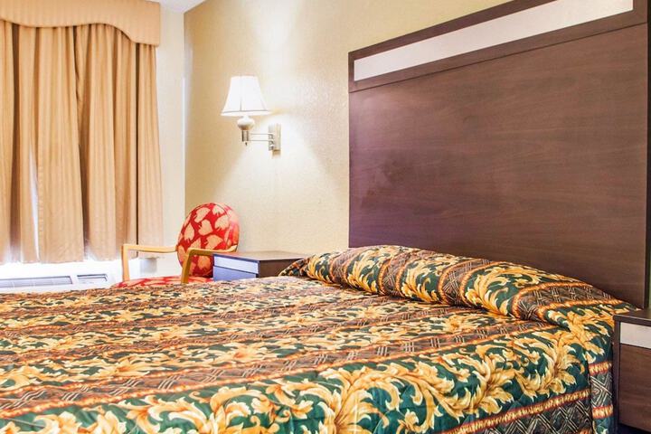2 Double Beds (9 of 12)