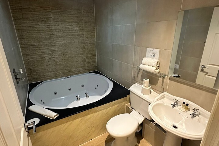 Room 120 of 171