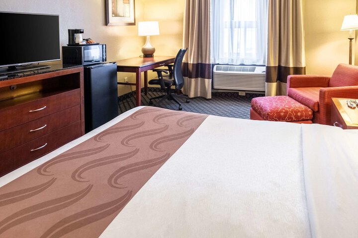 1 King Bed Suite (9 of 16)