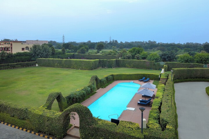 Pool Hotel