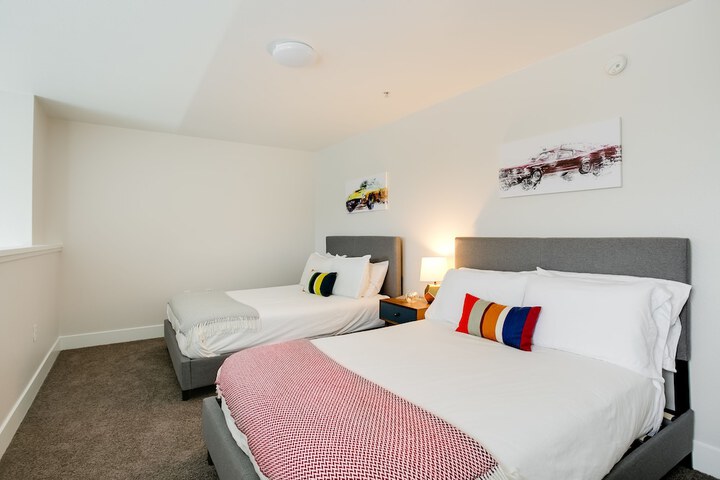 Room 7 of 18