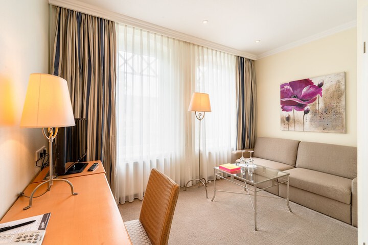 Room 21 of 38