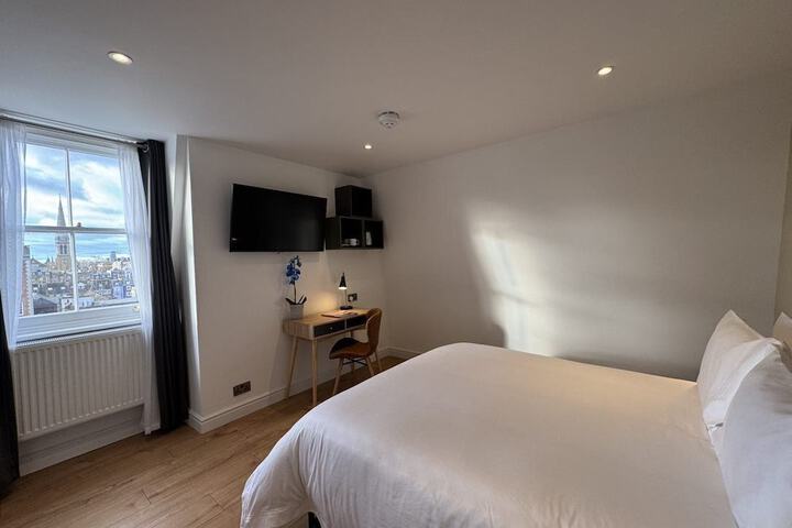 Room 33 of 80