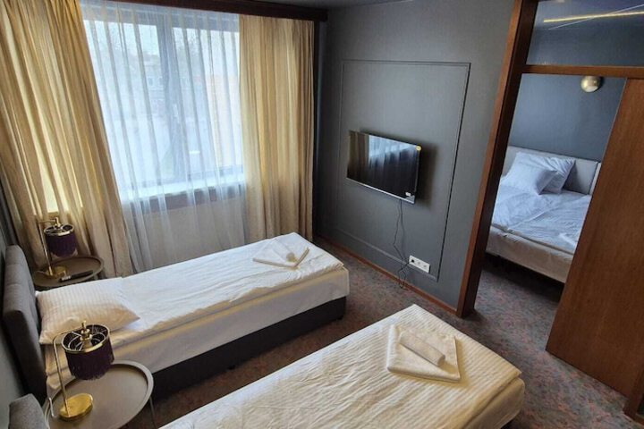 Room 37 of 84