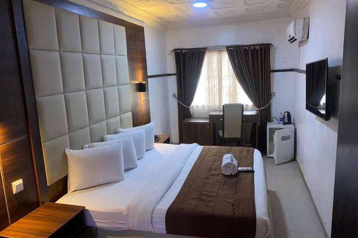Room 3 of 11