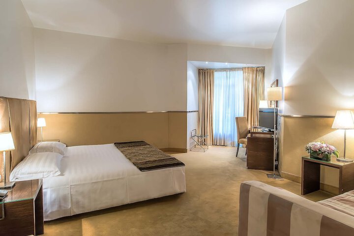 Room 14 of 42