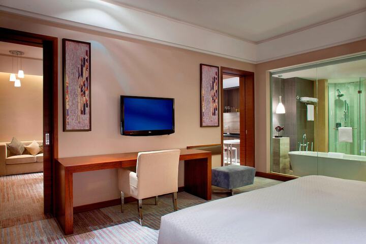 Room 8 of 33