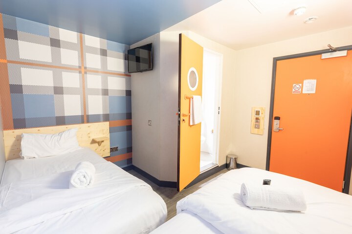 Room 15 of 46