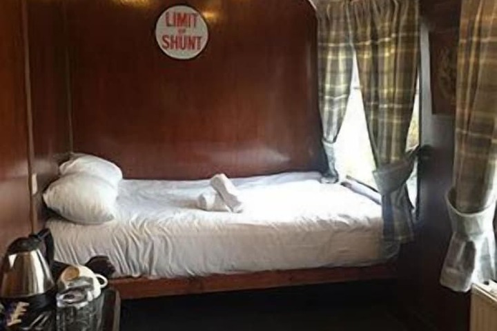 Room 7 of 25
