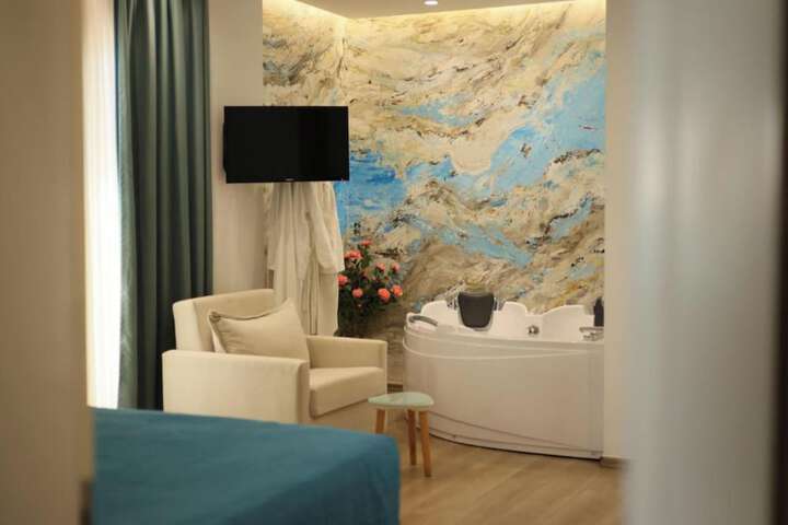 Room 70 of 191