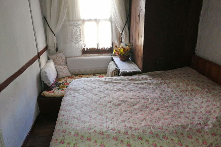 Room 8 of 65