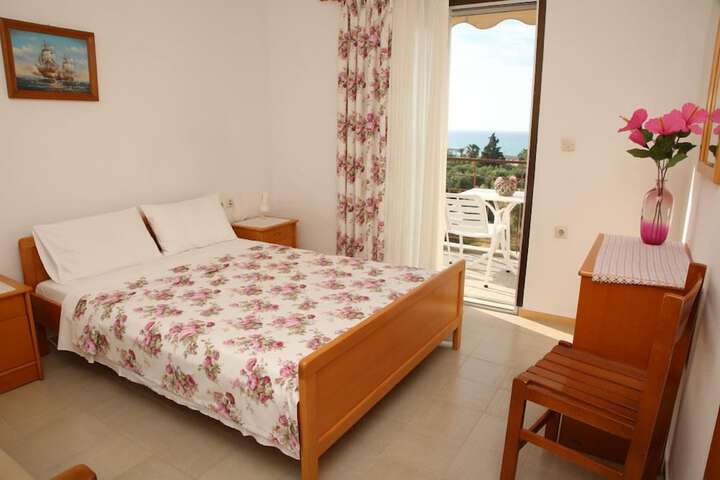 Room 13 of 24