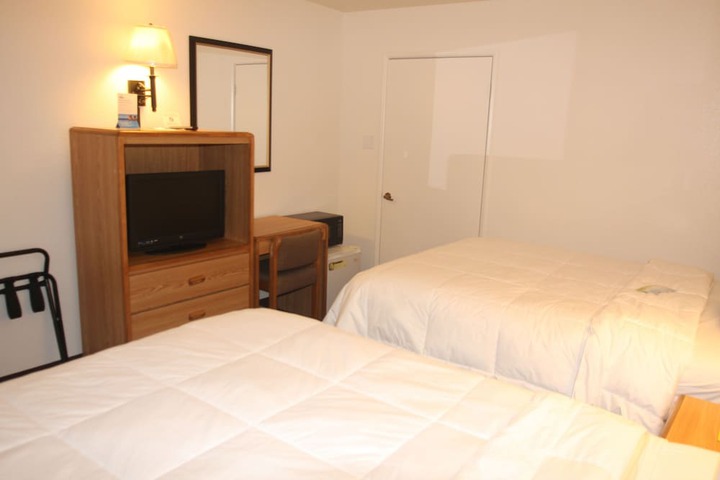 2 Queen Beds (6 of 17)